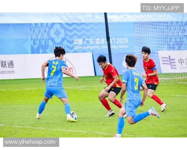 U18黑山队与匈牙利队激战正酣青少年足球赛精彩对决引人关注