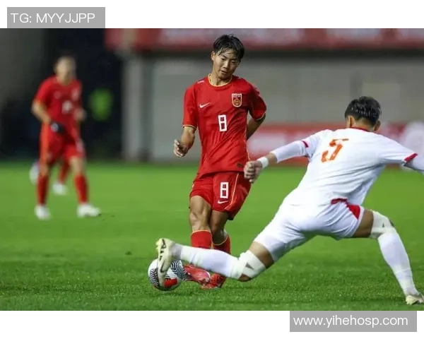 中国U16足球队迎战马其顿青少年队力争胜利展现青春风采