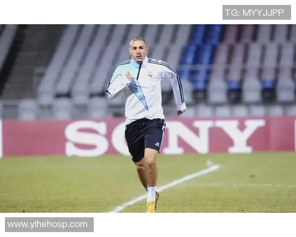 本泽马的传奇之路:从天才少年到世界足球巨星的华丽转身 本泽马的传奇之路:从天才少年到世界足球巨星的华丽转身