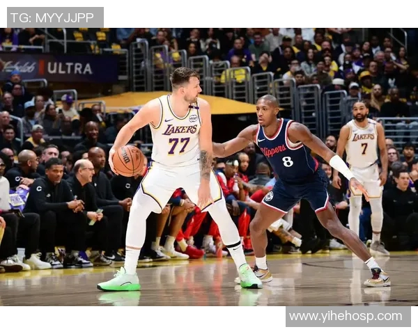 湖人对决快船精彩直播全程回顾与分析，尽在本场比赛中感受篮球魅力