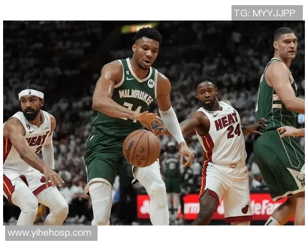 热火与雄鹿精彩空接瞬间回顾赛场上演扣人心弦的对决时刻