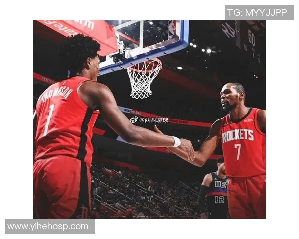 火箭队与活塞队激战正酣NBA精彩直播尽在眼前