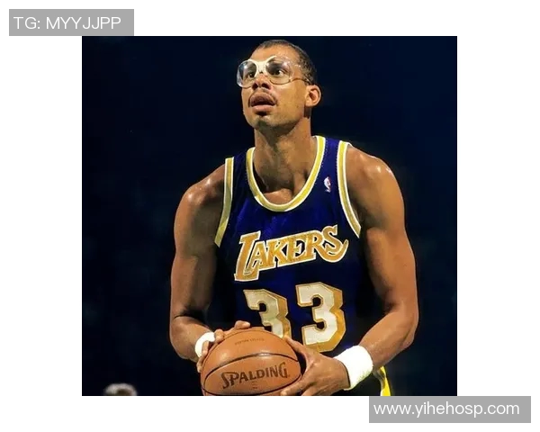 魔术师与贾巴尔的传奇对决：篮球历史上的巅峰时刻与辉煌瞬间